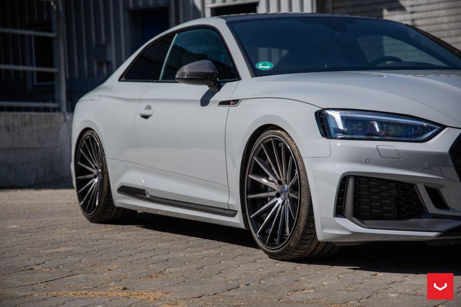 Детали экстерьера Audi RS5 Coupe on Vossen Wheels (VFS-2) 2019 года  (фото 23 из 33)